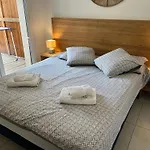 Villa Agence Jf Immo -belle Climatisee 6 Pers Proche Solarium Piscine Collective- V0755