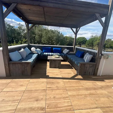 Villa Belle Climatisee 6 Pers Proche Solarium Piscine Collective- V0755