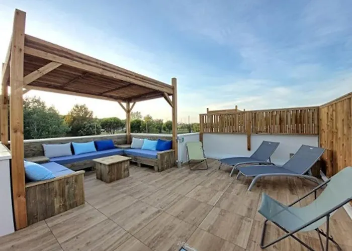 Agence Jf Immo -belle Climatisee 6 Pers Proche Solarium Piscine Collective- V0755 *